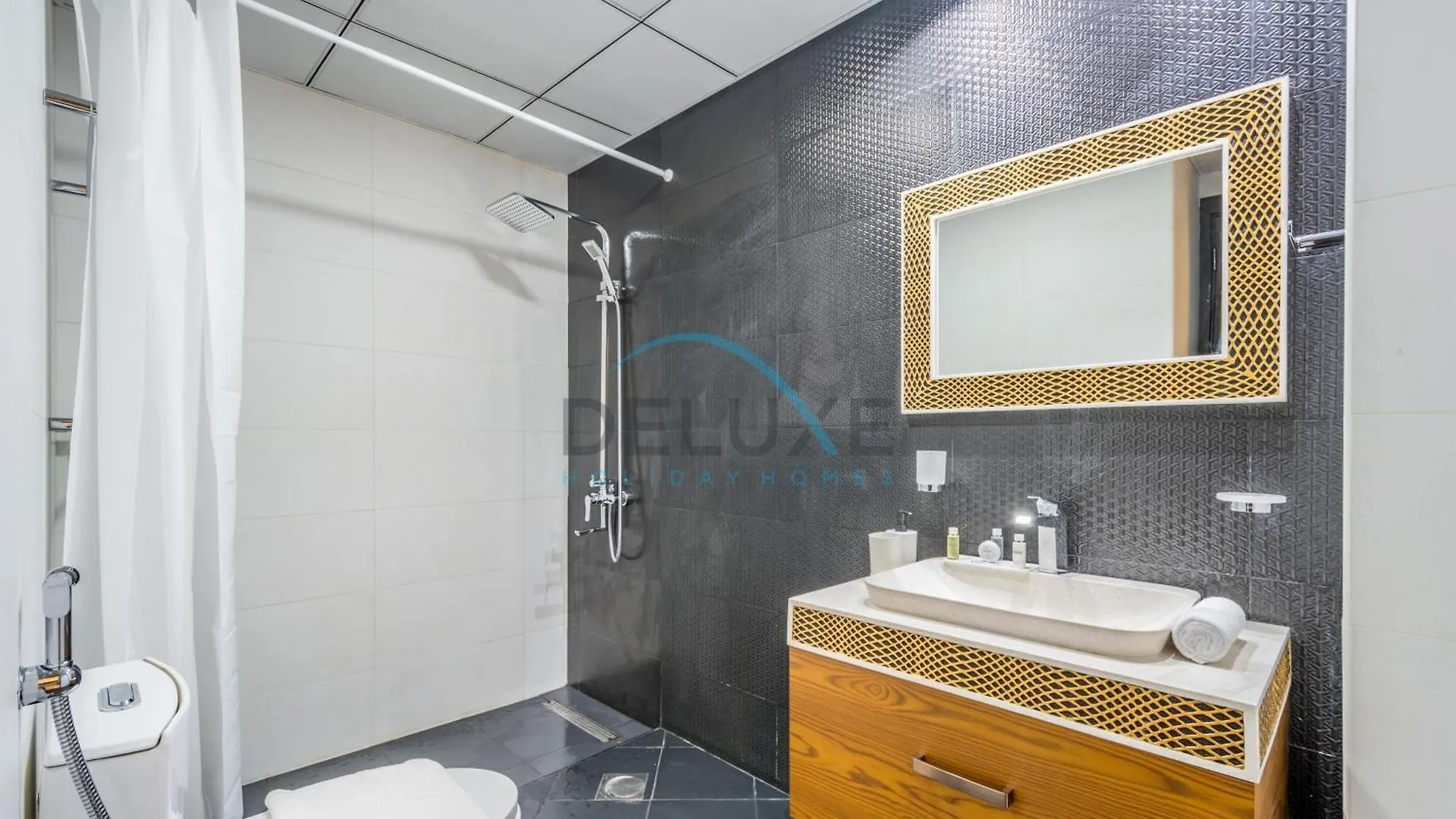 Weekly Deal 3Br With Overlooking Canal & City Views By Deluxe Holiday Homes Dubai Apartment