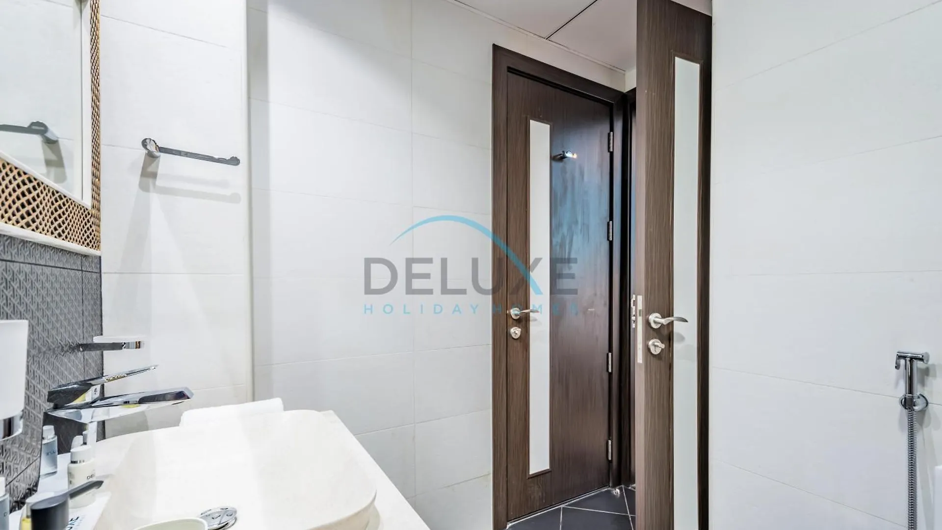Apartment Weekly Deal 3Br With Overlooking Canal & City Views By Deluxe Holiday Homes Dubai United Arab Emirates